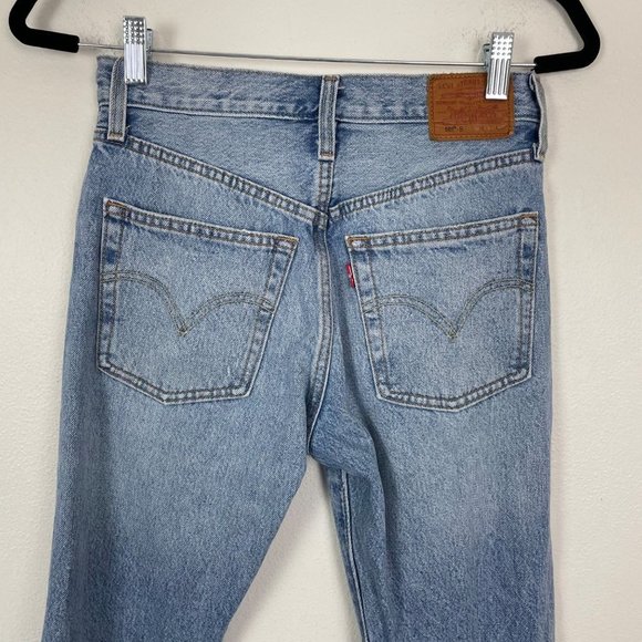 Levi's Woman's Sz 24 501 Light Wash Distressed Premium Denim‎ Jeans Button Fly - Picture 12 of 14